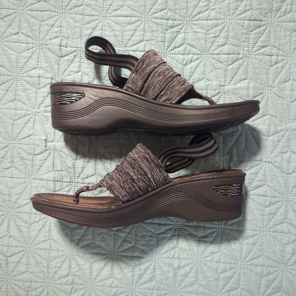 BZees  "Dazzle" Thong Wedge Sandals Women's Size 8M Gray/Black Fabric Upper - Picture 10 of 10